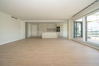 Dachwohnung in Urbanización La Moraleja. Precioso ático de esquina  en la moraleja