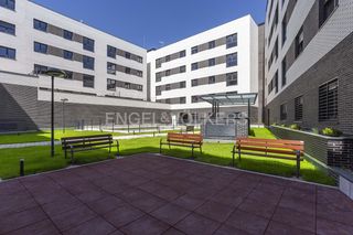 Miete Etagenwohnung in Casco Histórico de Barajas. Obra nueva de 2 dormitorios en barajas con parking, piscina, gym