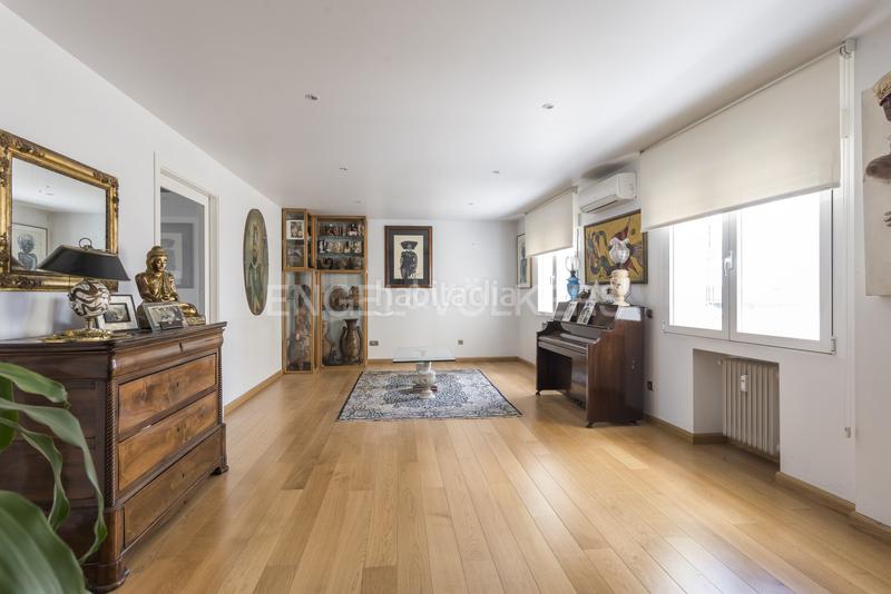 Foto 476f10be-7c22-4667-b5d6-3c262751db2c. Apartamento ático ideal en Almagro en Almagro Madrid