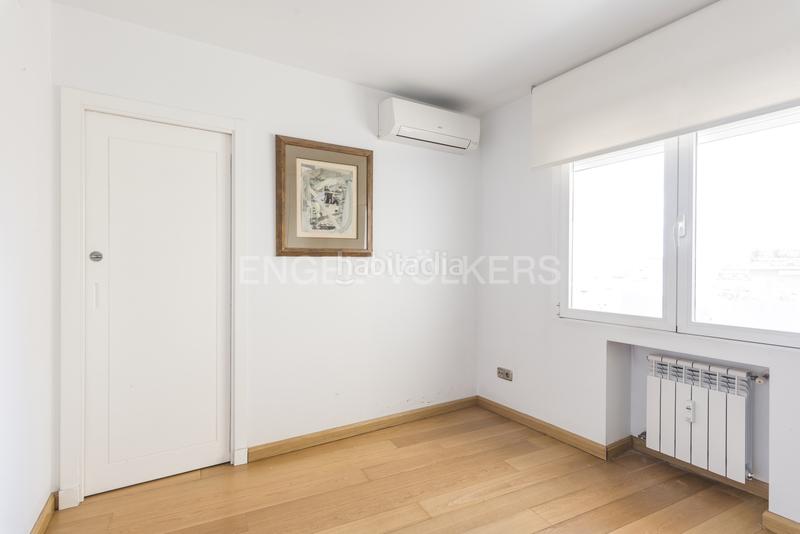 Foto 579a7e74-5b2f-47ef-a8ac-796f0e85c0f1. Apartamento ático ideal en Almagro en Almagro Madrid