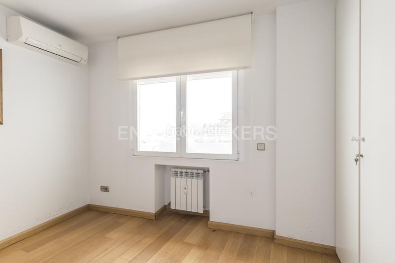 Foto fc573d81-d1de-43c2-842b-05acfac0750a. Apartamento ático ideal en Almagro en Almagro Madrid