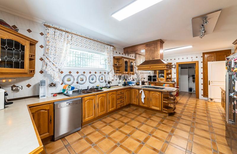 Foto 33386f5d-b7bb-45e0-bd1d-807f98c4ae58. Masia amb calefacció aparcament piscina a Abantos-Carmelitas San Lorenzo de El Escorial