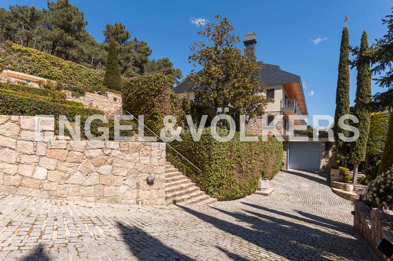 Foto 8366fde6-4deb-462d-a318-7d24594d2ef8. Masia amb calefacció aparcament piscina a Abantos-Carmelitas San Lorenzo de El Escorial