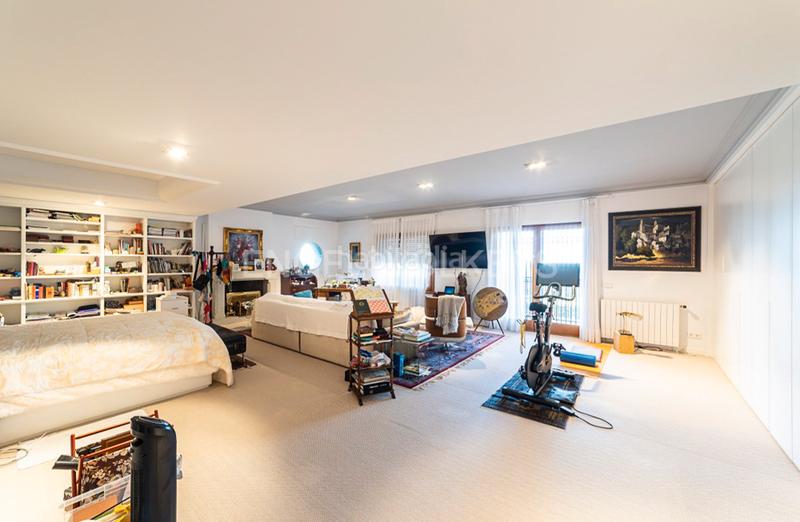 Foto 85cbb231-3985-4dfe-a44c-44724ad6d4a1. Masia amb calefacció aparcament piscina a Abantos-Carmelitas San Lorenzo de El Escorial