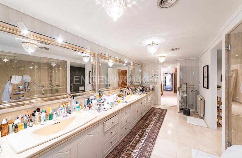 Foto a62d5879-2150-4906-a274-d23f0e1f8993. Masia amb calefacció aparcament piscina a Abantos-Carmelitas San Lorenzo de El Escorial