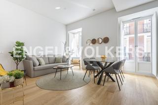 Lloguer Apartament  Barco. Espectacular piso exterior de 1 dormitorio en malasaña en alquil