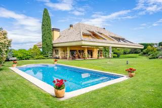 Casa a Ciudalcampo. Maravilloso chalet con gran parcela en ciudalcampo