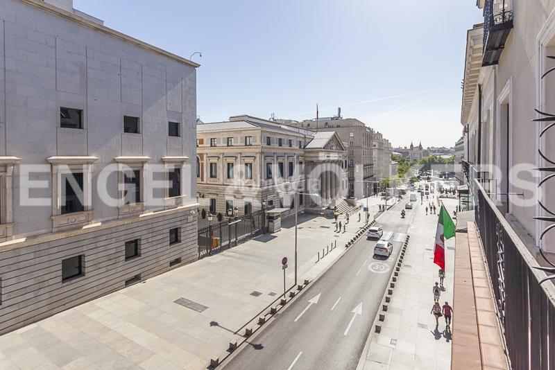 Foto 9e7d0854-c86d-45a1-9db5-32bef1a06ec6. Apartament amb calefacció a Cortes-Huertas Madrid