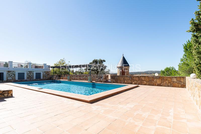 Foto 1d1e14e4-b9dc-4448-9a25-86abbfcae023. Casa amb calefacció aparcament piscina a Cerro Alarcón Valdemorillo