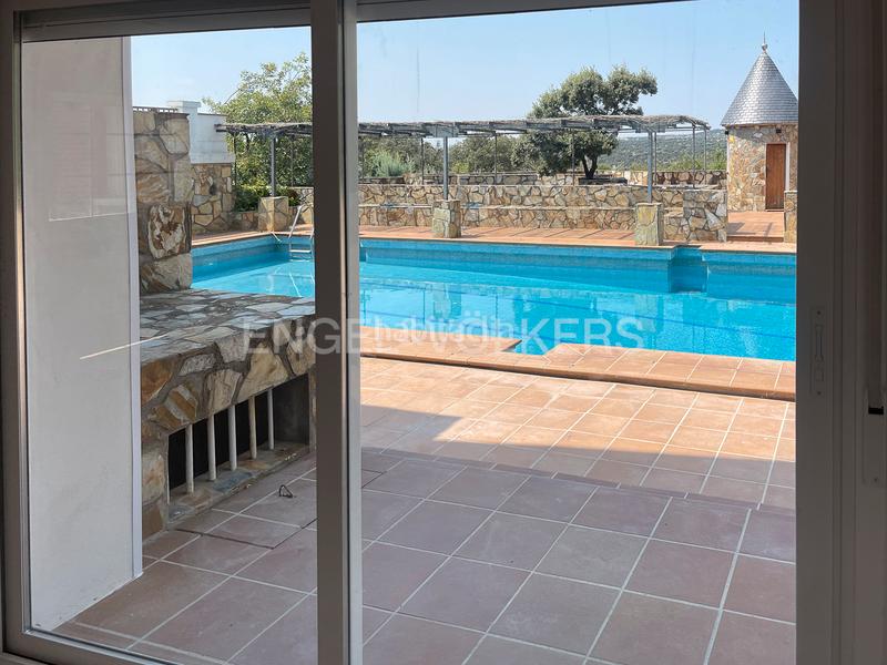 Foto e2a2f6b8-69af-4edd-a1ae-52eb21ccaa49. Casa amb calefacció aparcament piscina a Cerro Alarcón Valdemorillo