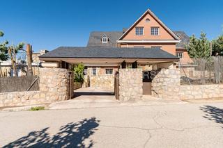 Casa  Calle castillo de torrelobatón. Magnífico independiente en cerro de alarcón