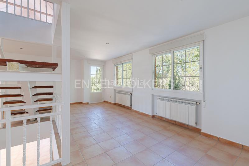 Foto f4ee788a-ef2b-4499-ba9d-867bf51c99a9. Casa amb calefacció aparcament piscina a Cerro Alarcón Valdemorillo