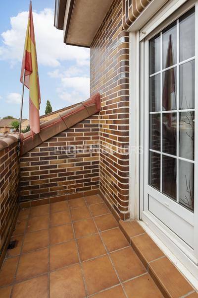 Foto b7a028e1-05f4-4323-b7ad-101c4335578e. Casa adosada excelente casa pareada en Griñón