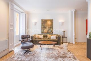 Apartament a Universidad-Malasaña. Exclusivo piso reformado con tres balcones en fuencarral