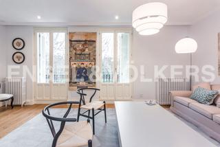 Lloguer Apartament  Paseo del prado. Exclusivo piso amueblado de lujo en cortes