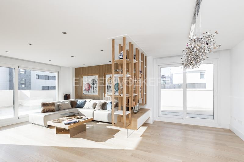 Foto 674b940d-2814-413f-91e1-a21d7e6a4355. Apartamento bonito piso con terraza en Aravaca en Madrid