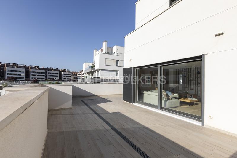 Foto a201f910-54ca-4682-b507-d84f9362e3e6. Apartamento bonito piso con terraza en Aravaca en Madrid