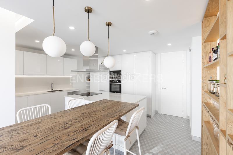 Foto bf0004de-bafb-40c5-88cc-f7ef73a409b9. Apartamento bonito piso con terraza en Aravaca en Madrid