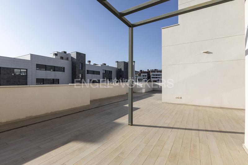 Foto d2c0f09a-f1e2-4f9c-a354-a90f0aa91255. Apartamento bonito piso con terraza en Aravaca en Madrid