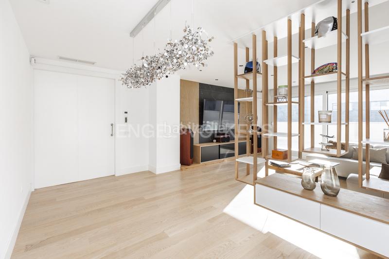 Foto e42513f6-76ab-4e6f-9bb8-3f5088eac1b0. Apartamento bonito piso con terraza en Aravaca en Madrid