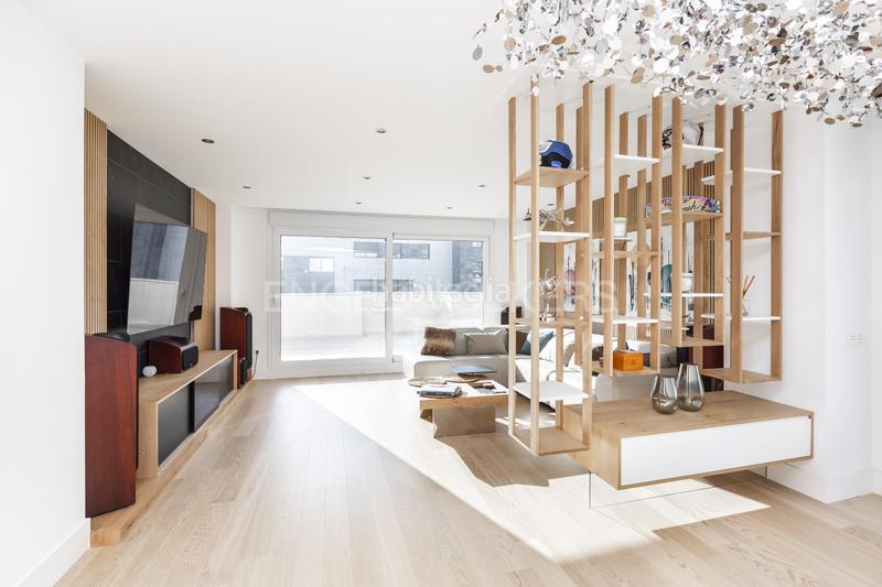 Foto f172495f-87f3-48d2-8bab-85f2cf526b84. Apartamento bonito piso con terraza en Aravaca en Madrid