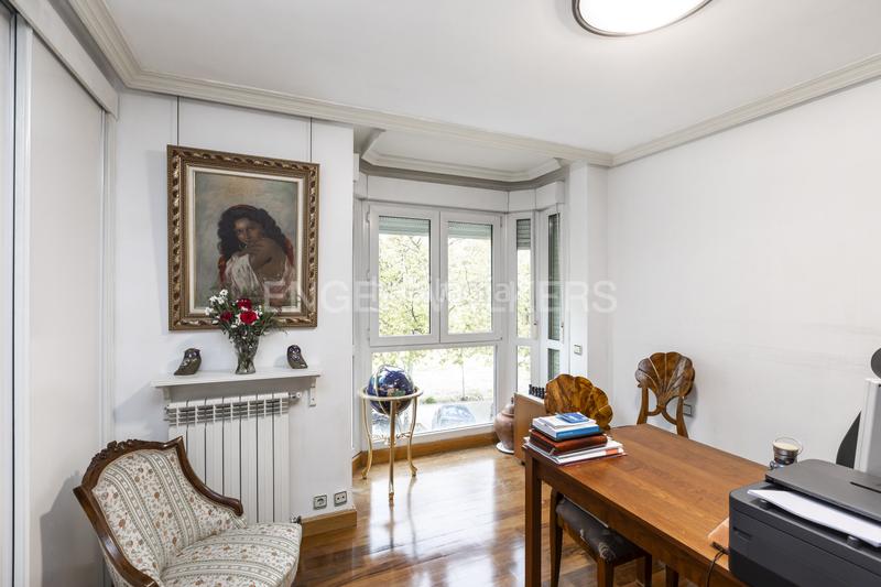 Foto 0190dbce-9255-47ba-865f-e6d0186cede0. Casa adosada chalet en quinta de los molinos en Salvador Madrid