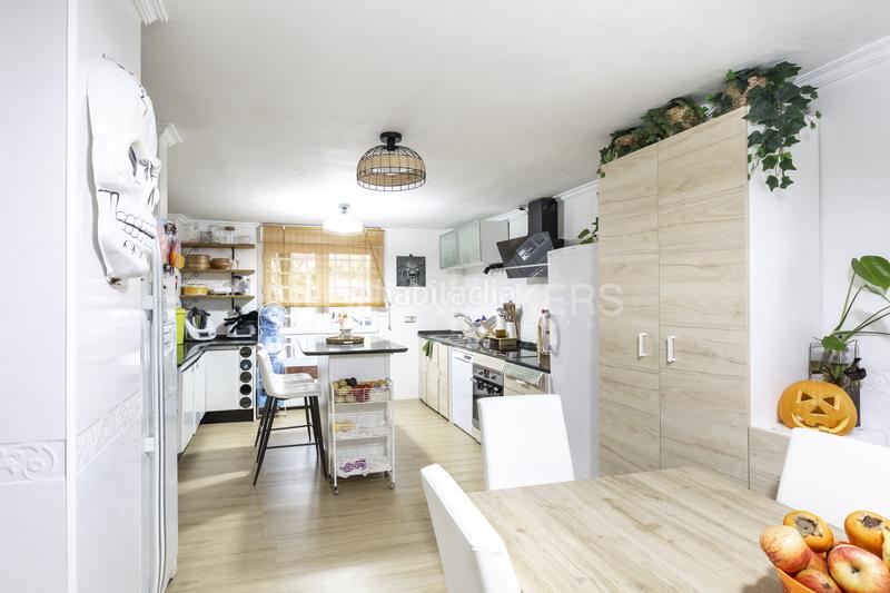 Foto 2558c90d-13e3-4588-970f-49ba51504f05. Casa adosada chalet en quinta de los molinos en Salvador Madrid