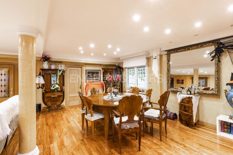 Foto 3097393b-52b2-4196-abb8-2f7097c786b5. Casa adosada chalet en quinta de los molinos en Salvador Madrid