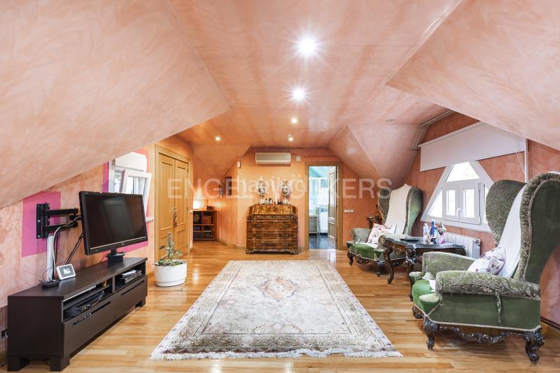 Foto 3aaa532a-705c-4354-9b0b-9e9678e61c27. Casa adosada chalet en quinta de los molinos en Salvador Madrid