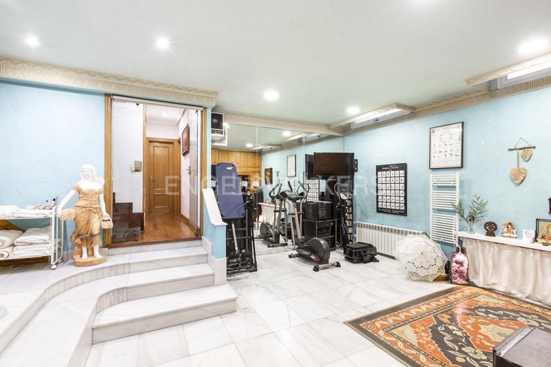 Foto 3d4baf0c-3c55-45ab-84ad-e2ebf5c3e58a. Casa adosada chalet en quinta de los molinos en Salvador Madrid