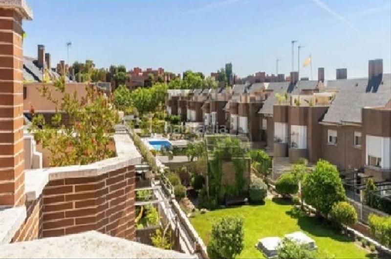 Foto 3fc8b9fd-59de-4eea-991c-42b938ec7dc8. Casa adosada chalet en quinta de los molinos en Salvador Madrid