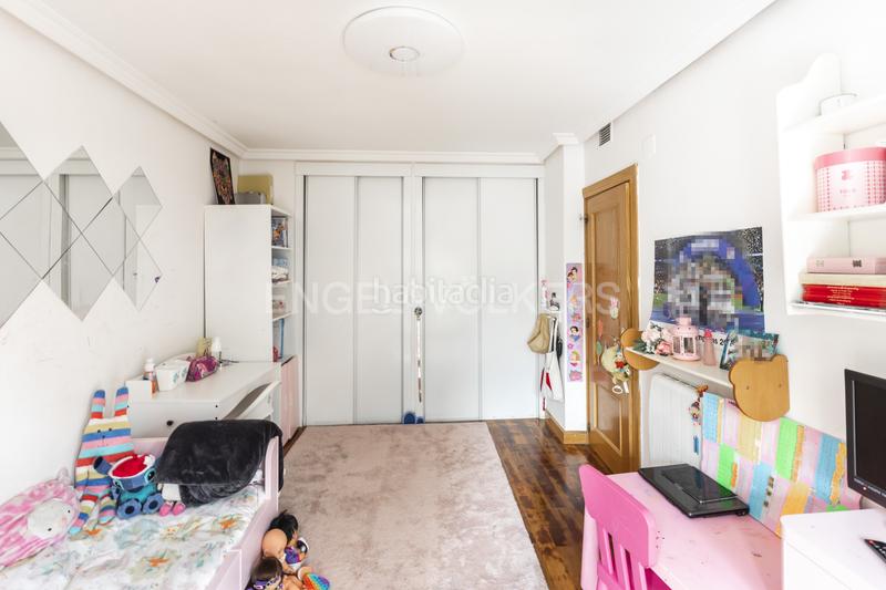 Foto 4957a173-53ca-4318-bcb5-34f57671d588. Casa adosada chalet en quinta de los molinos en Salvador Madrid