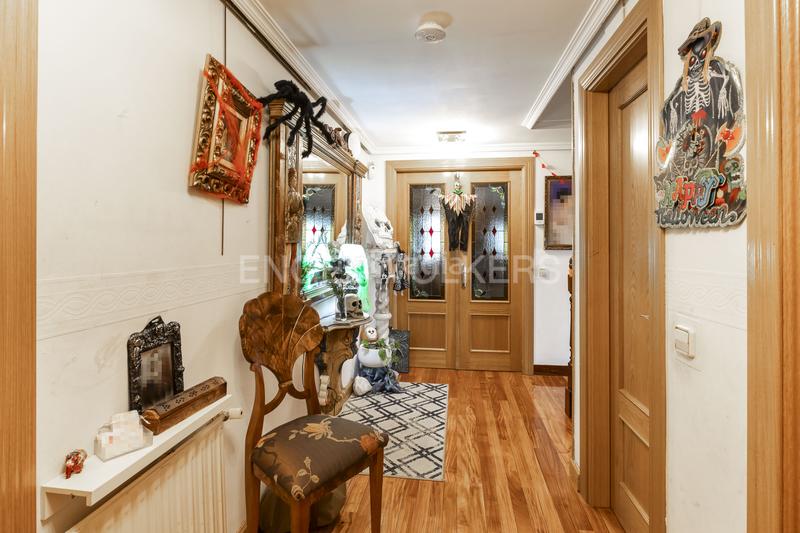 Foto 4ad75d2e-5a45-46fb-9d75-faabb2f1a431. Casa adosada chalet en quinta de los molinos en Salvador Madrid