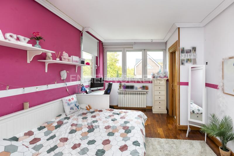 Foto 55f116dd-960e-4a3a-9043-738fd0c0833f. Casa adosada chalet en quinta de los molinos en Salvador Madrid