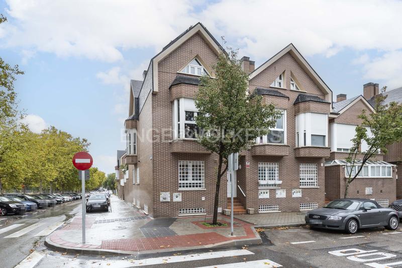 Foto 61db3423-1e83-4e33-910c-89720ed9f247. Casa adosada chalet en quinta de los molinos en Salvador Madrid