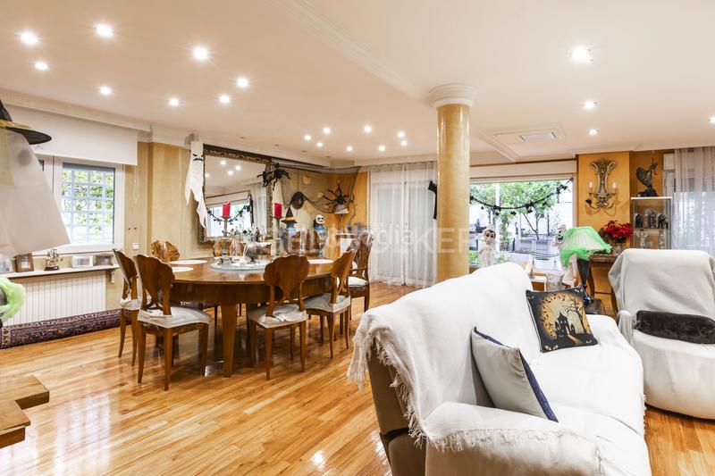 Foto 698b3ab3-c1f7-4058-b94f-2f1f187fa8e1. Casa adosada chalet en quinta de los molinos en Salvador Madrid