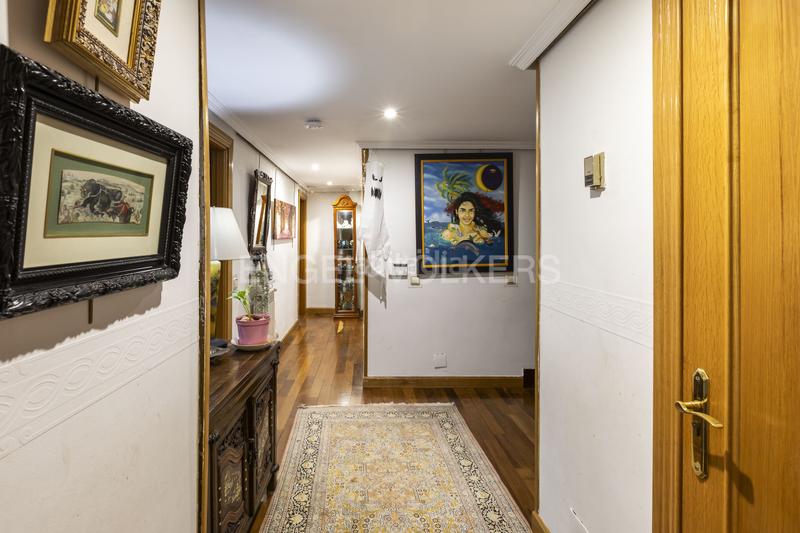 Foto 85310bd2-5bcd-4f9d-b370-267c0b102b7d. Casa adosada chalet en quinta de los molinos en Salvador Madrid