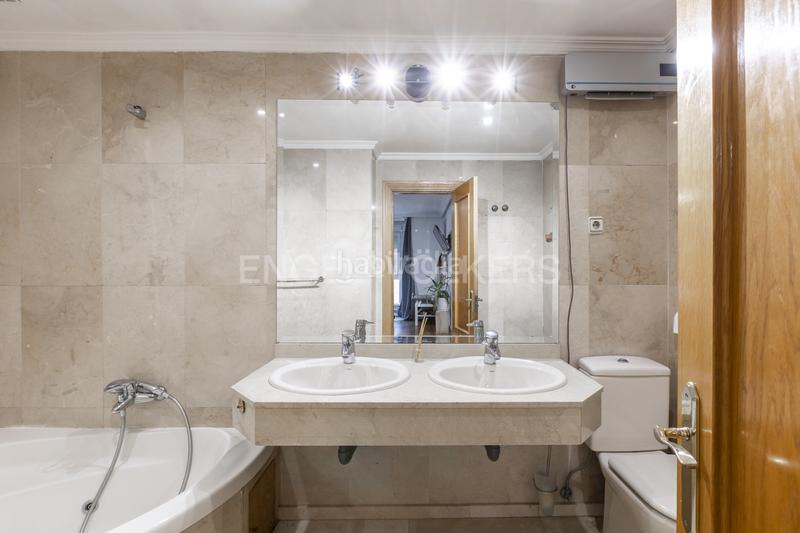 Foto 8bacd758-e0cb-4f9f-b7a4-b4cd9b54147f. Casa adosada chalet en quinta de los molinos en Salvador Madrid