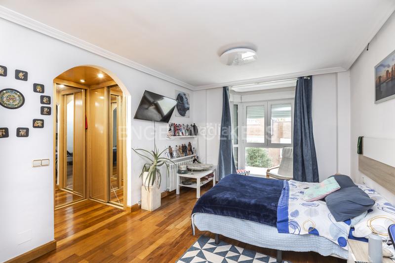 Foto b1875bc8-424e-4c49-8741-8a783ee6eab2. Casa adosada chalet en quinta de los molinos en Salvador Madrid