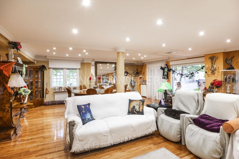 Foto c587b4e0-c1b6-485f-a492-3675c4d1ec33. Casa adosada chalet en quinta de los molinos en Salvador Madrid