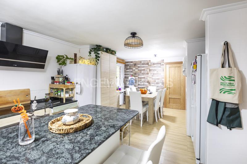 Foto ce33066b-b663-4572-8296-4677c796bd0e. Casa adosada chalet en quinta de los molinos en Salvador Madrid