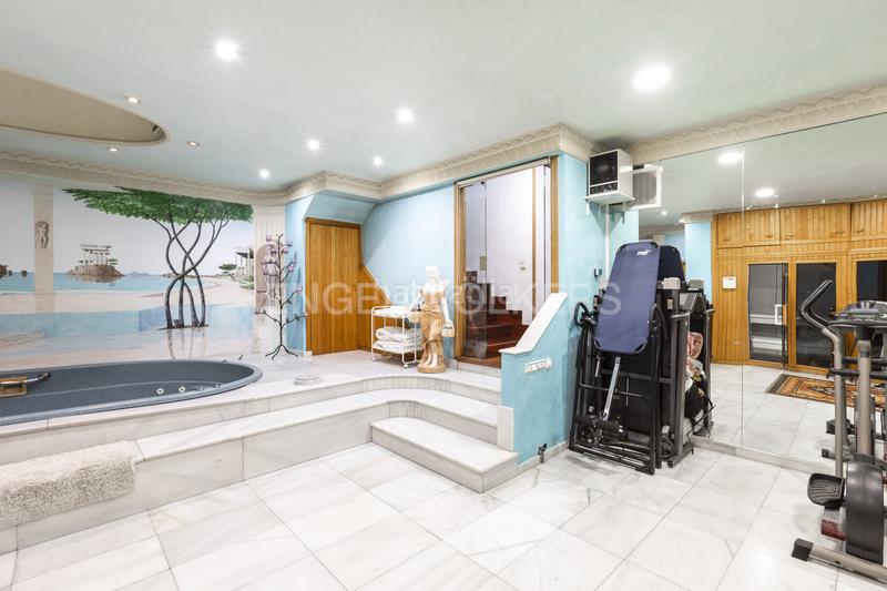 Foto d4107d3d-3d6e-4707-8751-89343c7348e1. Casa adosada chalet en quinta de los molinos en Salvador Madrid