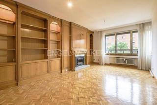 Apartament a Niño Jesús. Amplia y luminosa vivienda junto al parque de el retiro