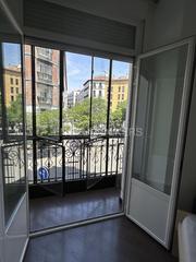 Apartament a Sol. Vivienda con 10 balcones en plaza de españa  madrid