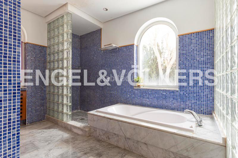 Foto 5150db9c-abfd-4d9d-b5d1-6f3f3b1c830f. Casa exclusivo chalet unifamiliar en bularas. en Pozuelo de Alarcón