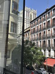 Apartament a Sol. Vivienda con 5 balcones en plaza de españa  madrid