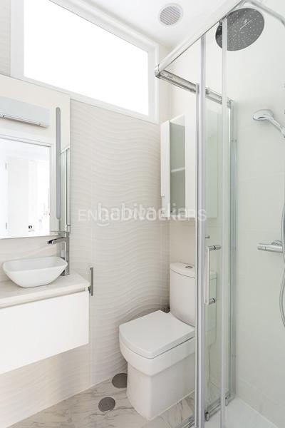 Foto f8d90786-189f-4ffc-bddd-4a29e7747681. Alquiler apartamento exclusivo piso de lujo de dos habitaciones en la calle ilustración en Madrid