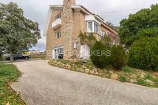 Casa en Cerro Alarcón. Magnífico chalet con vistas en valdemorillo