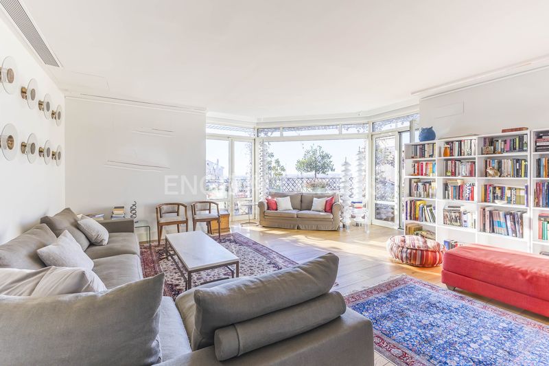 Foto 203858d4-0bb1-46f8-bcf4-0bfd30d04516. Ático maravilloso ático reformado en Argüelles en Madrid