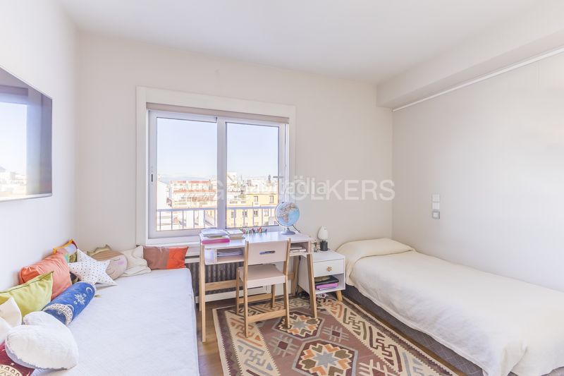 Foto 78c610d6-3dc6-49de-bac5-153a1027e6e9. Ático maravilloso ático reformado en Argüelles en Madrid